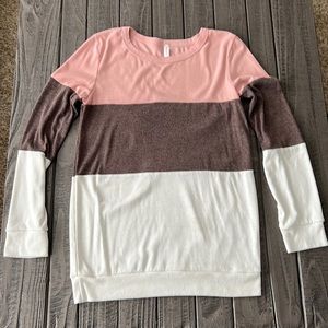 Long sleeved striped lightweight sweatshirt